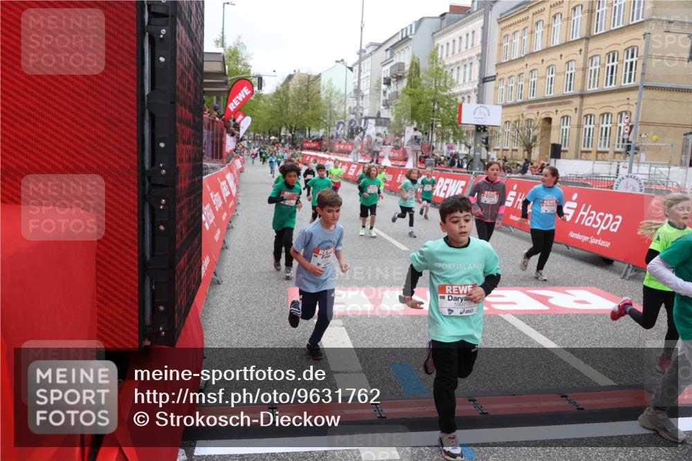 25.04.2026 - Das Zehntel Strokosch-Dieckow http://msf.ph/oto/9631762 25.04.2026 11:03:15 Ziel 5140, 5148, 5345, 5368, 5385, 5882, 5892, 5958, 5997, 6282, 6392, 6398, 6449, 6452, 6611, 6865, 6885, 7011, 7336, 7769, 7814, 7815, 7833 meine-sportfotos.de