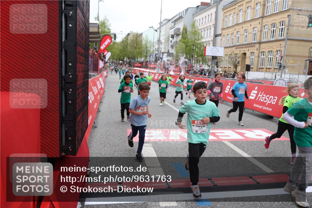 25.04.2026 - Das Zehntel Strokosch-Dieckow http://msf.ph/oto/9631763 25.04.2026 11:03:15 Ziel 5140, 5148, 5345, 5368, 5385, 5882, 5892, 5958, 5997, 6282, 6392, 6398, 6449, 6452, 6611, 6865, 6885, 7011, 7336, 7769, 7814, 7815, 7833 meine-sportfotos.de