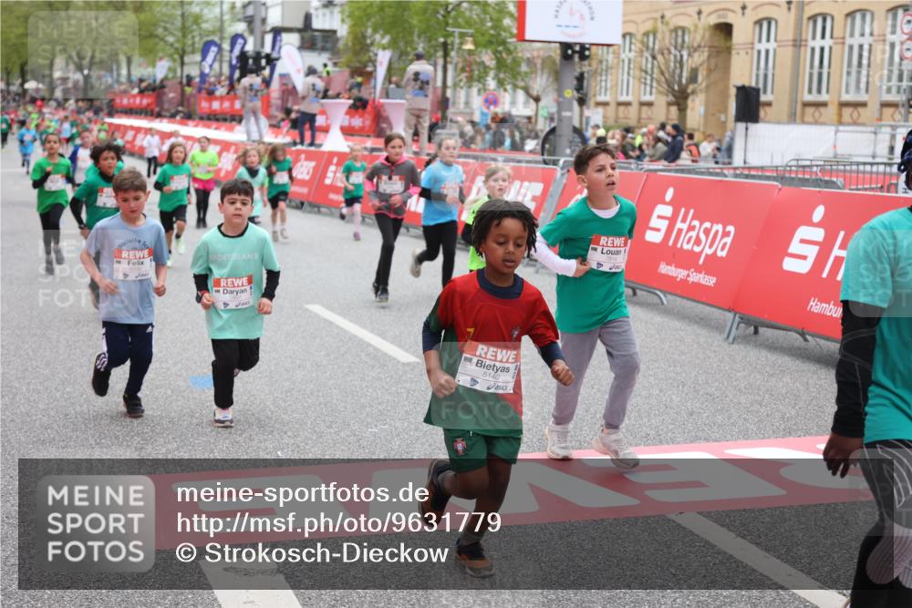 25.04.2026 - Das Zehntel Strokosch-Dieckow http://msf.ph/oto/9631779 25.04.2026 11:03:13 Ziel 5140, 5148, 5332, 5345, 5368, 5385, 5882, 5997, 6282, 6392, 6396, 6398, 6405, 6611, 6885, 7011, 7336, 7814, 7815, 7833 meine-sportfotos.de