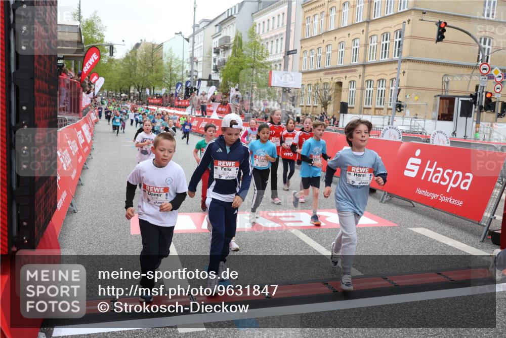 25.04.2026 - Das Zehntel Strokosch-Dieckow http://msf.ph/oto/9631847 25.04.2026 11:02:59 Ziel 5076, 5149, 5253, 5313, 5314, 5321, 5491, 6223, 6233, 6254, 6397, 6569, 6578, 6582, 6595, 6689, 6690, 6725, 6731, 6767, 6827, 6846, 6992, 7642, 7773, 7776, 7920, 7997 meine-sportfotos.de