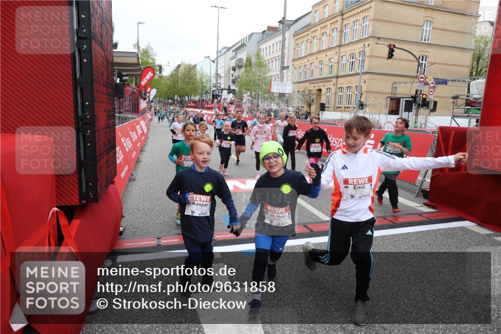 25.04.2026 - Das Zehntel Strokosch-Dieckow http://msf.ph/oto/9631858 25.04.2026 11:02:56 Ziel 5149, 5242, 5253, 5491, 5868, 6233, 6254, 6397, 6401, 6569, 6578, 6582, 6595, 6689, 6690, 6725, 6731, 6767, 6992, 7001, 7581, 7617, 7773, 7920, 7924, 7974 meine-sportfotos.de