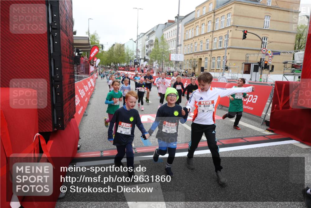 25.04.2026 - Das Zehntel Strokosch-Dieckow http://msf.ph/oto/9631860 25.04.2026 11:02:56 Ziel 5149, 5242, 5253, 5491, 5868, 6233, 6254, 6397, 6401, 6569, 6578, 6582, 6595, 6689, 6690, 6725, 6731, 6767, 6992, 7001, 7581, 7617, 7773, 7920, 7924, 7974 meine-sportfotos.de
