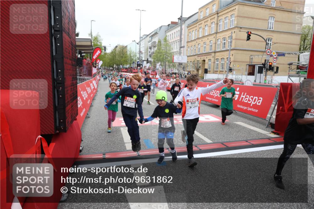 25.04.2026 - Das Zehntel Strokosch-Dieckow http://msf.ph/oto/9631862 25.04.2026 11:02:56 Ziel 5149, 5242, 5253, 5491, 5868, 6233, 6254, 6397, 6401, 6569, 6578, 6582, 6595, 6689, 6690, 6725, 6731, 6767, 6992, 7001, 7581, 7617, 7773, 7920, 7924, 7974 meine-sportfotos.de