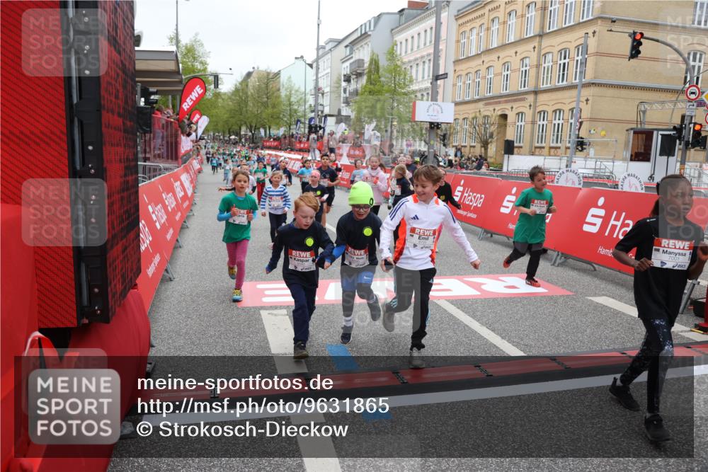 25.04.2026 - Das Zehntel Strokosch-Dieckow http://msf.ph/oto/9631865 25.04.2026 11:02:55 Ziel 5147, 5149, 5242, 5253, 5868, 6401, 6569, 6578, 6582, 6595, 6689, 6690, 6725, 6992, 7001, 7581, 7617, 7773, 7920, 7924, 7974 meine-sportfotos.de