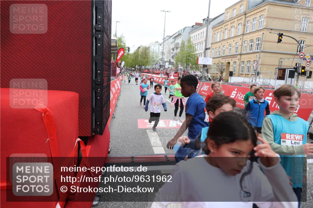 25.04.2026 - Das Zehntel Strokosch-Dieckow http://msf.ph/oto/9631962 25.04.2026 11:02:34 Ziel 5055, 5118, 5131, 5133, 5138, 5369, 5664, 5670, 5718, 5941, 5947, 6170, 6203, 6204, 6211, 6453, 6464, 6549, 6833, 7020, 7085, 7157, 7188, 7502, 7670 meine-sportfotos.de