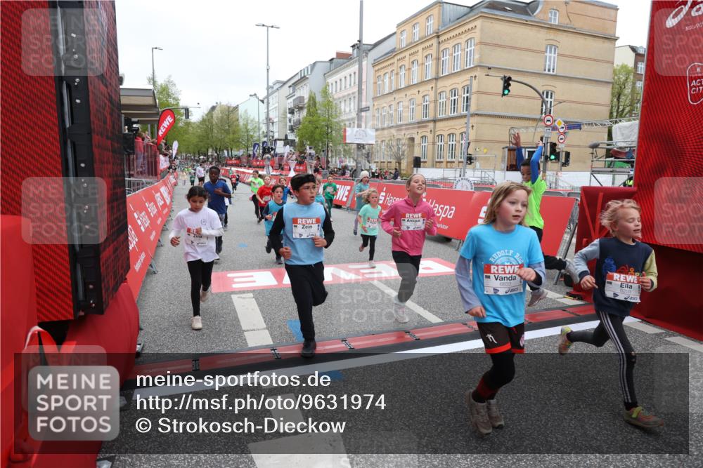 25.04.2026 - Das Zehntel Strokosch-Dieckow http://msf.ph/oto/9631974 25.04.2026 11:02:32 Ziel 5055, 5131, 5133, 5138, 5369, 5670, 5718, 5941, 6170, 6203, 6204, 6211, 6464, 6503, 6511, 6549, 6833, 7020, 7085, 7188, 7443, 7482, 7502, 7670 meine-sportfotos.de