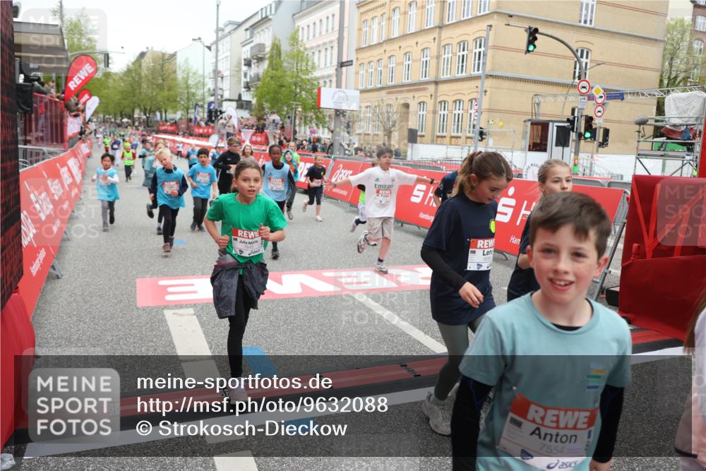 25.04.2026 - Das Zehntel Strokosch-Dieckow http://msf.ph/oto/9632088 25.04.2026 11:01:53 Ziel 5211, 5524, 5596, 5597, 6238, 6240, 6251, 6521, 6529, 6537, 6680, 6698, 6768, 6772, 6823, 6857, 7009, 7010, 7495, 7541, 7554, 7686, 7845, 7937 meine-sportfotos.de