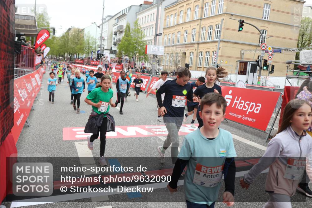 25.04.2026 - Das Zehntel Strokosch-Dieckow http://msf.ph/oto/9632090 25.04.2026 11:01:53 Ziel 5211, 5524, 5596, 5597, 6238, 6240, 6251, 6521, 6529, 6537, 6680, 6698, 6768, 6772, 6823, 6857, 7009, 7010, 7495, 7541, 7554, 7686, 7845, 7937 meine-sportfotos.de