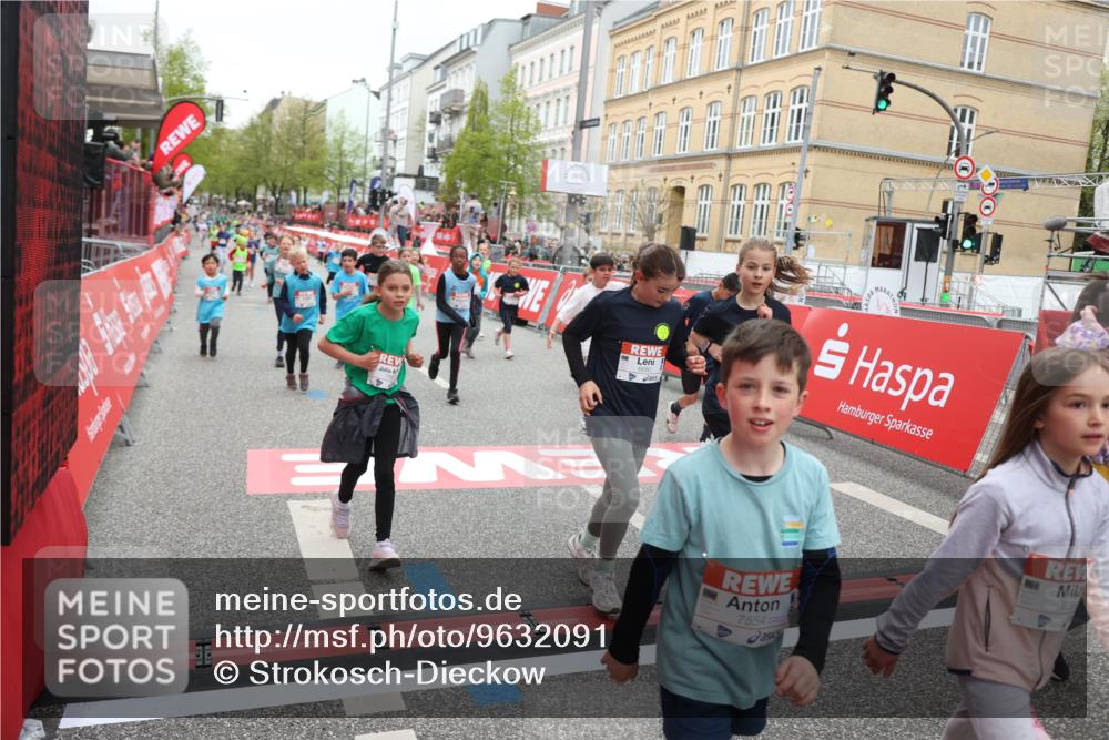 25.04.2026 - Das Zehntel Strokosch-Dieckow http://msf.ph/oto/9632091 25.04.2026 11:01:53 Ziel 5211, 5524, 5596, 5597, 6238, 6240, 6251, 6521, 6529, 6537, 6680, 6698, 6768, 6772, 6823, 6857, 7009, 7010, 7495, 7541, 7554, 7686, 7845, 7937 meine-sportfotos.de