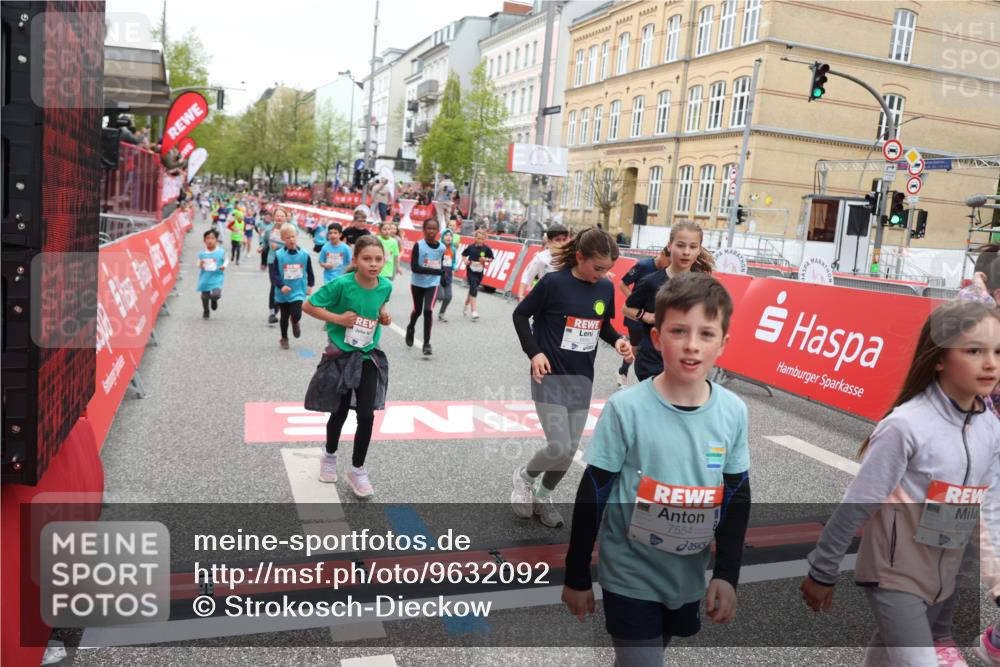 25.04.2026 - Das Zehntel Strokosch-Dieckow http://msf.ph/oto/9632092 25.04.2026 11:01:53 Ziel 5211, 5524, 5596, 5597, 6238, 6240, 6251, 6521, 6529, 6537, 6680, 6698, 6768, 6772, 6823, 6857, 7009, 7010, 7495, 7541, 7554, 7686, 7845, 7937 meine-sportfotos.de