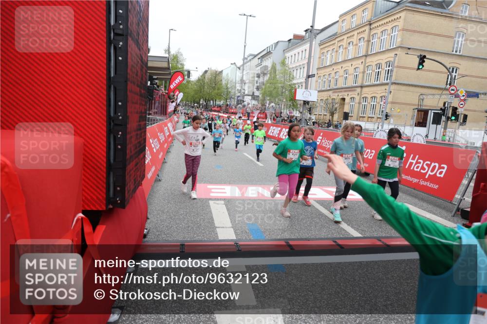 25.04.2026 - Das Zehntel Strokosch-Dieckow http://msf.ph/oto/9632123 25.04.2026 11:01:48 Ziel 5524, 5655, 5727, 5994, 6245, 6521, 6857, 6968, 6969, 6991, 7003, 7010, 7221, 7422, 7478, 7525, 7541, 7937 meine-sportfotos.de
