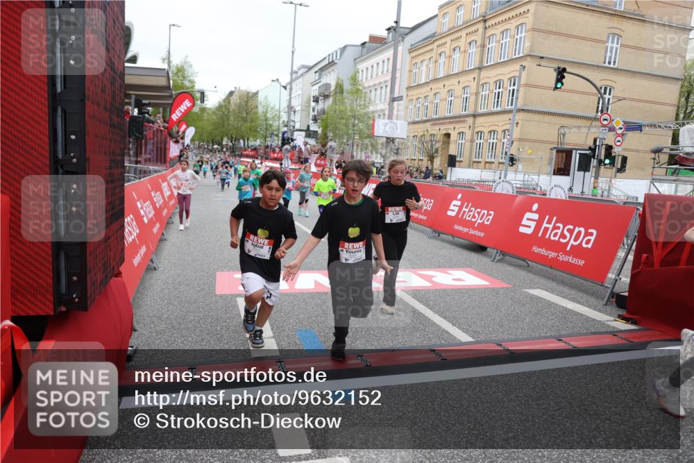 25.04.2026 - Das Zehntel Strokosch-Dieckow http://msf.ph/oto/9632152 25.04.2026 11:01:43 Ziel 5070, 5170, 5474, 5679, 5961, 5994, 6188, 6245, 6371, 6379, 6437, 6446, 6455, 6968, 6969, 6991, 7003, 7220, 7221, 7422, 7423, 7478 meine-sportfotos.de