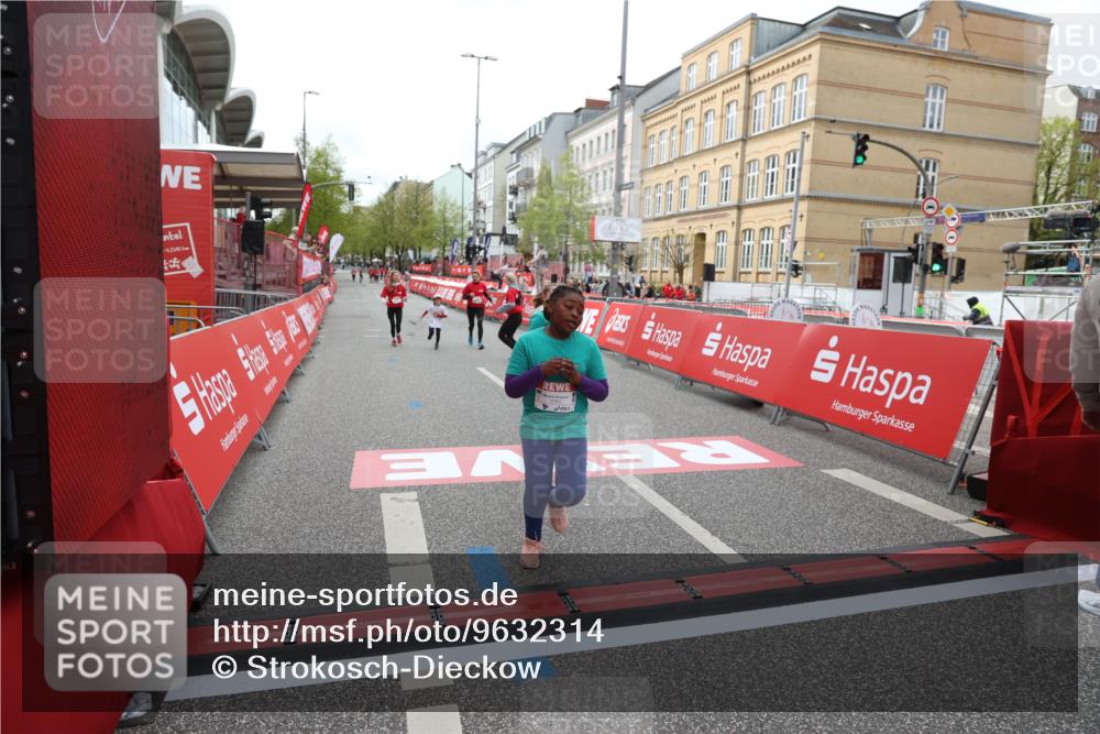 25.04.2026 - Das Zehntel Strokosch-Dieckow http://msf.ph/oto/9632314 25.04.2026 11:13:16 Ziel 5876, 5883 meine-sportfotos.de