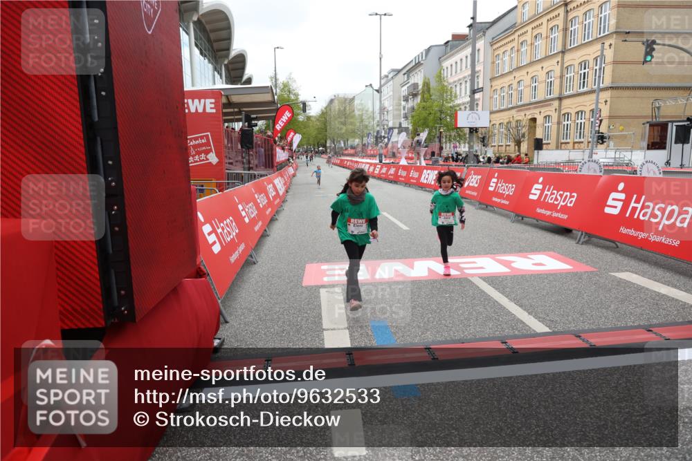 25.04.2026 - Das Zehntel Strokosch-Dieckow http://msf.ph/oto/9632533 25.04.2026 11:12:26 Ziel 6447, 6451 meine-sportfotos.de