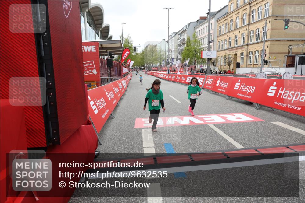 25.04.2026 - Das Zehntel Strokosch-Dieckow http://msf.ph/oto/9632535 25.04.2026 11:12:26 Ziel 6447, 6451 meine-sportfotos.de