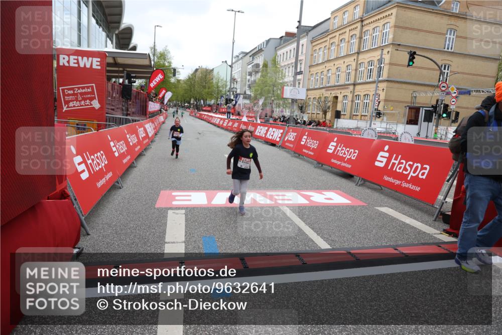 25.04.2026 - Das Zehntel Strokosch-Dieckow http://msf.ph/oto/9632641 25.04.2026 11:12:10 Ziel 5128, 6579, 6596 meine-sportfotos.de
