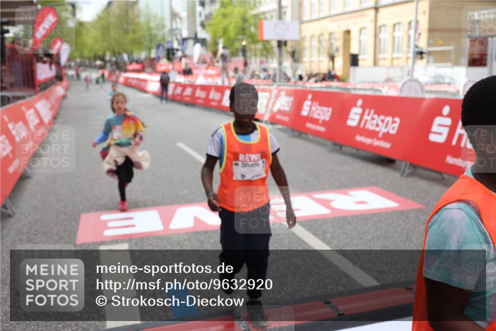 25.04.2026 - Das Zehntel Strokosch-Dieckow http://msf.ph/oto/9632920 25.04.2026 11:11:23 Ziel 7351, 7379, 7534 meine-sportfotos.de