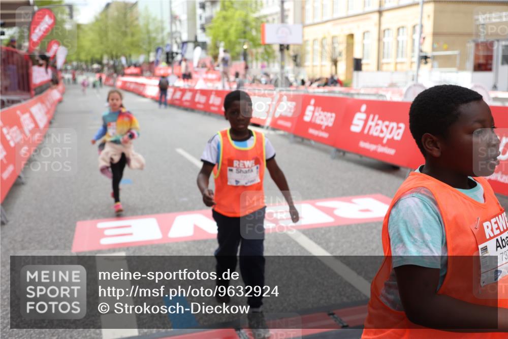 25.04.2026 - Das Zehntel Strokosch-Dieckow http://msf.ph/oto/9632924 25.04.2026 11:11:23 Ziel 7351, 7379, 7534 meine-sportfotos.de