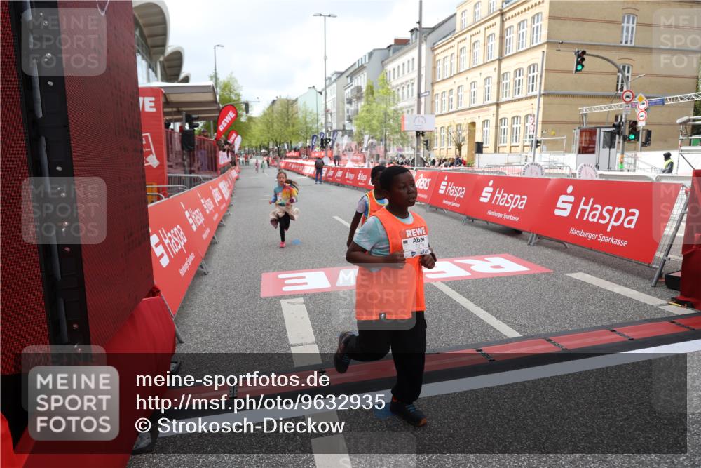 25.04.2026 - Das Zehntel Strokosch-Dieckow http://msf.ph/oto/9632935 25.04.2026 11:11:22 Ziel 7351, 7379, 7534 meine-sportfotos.de