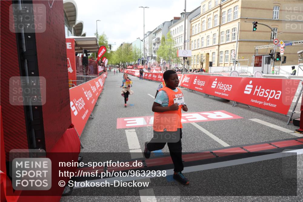 25.04.2026 - Das Zehntel Strokosch-Dieckow http://msf.ph/oto/9632938 25.04.2026 11:11:22 Ziel 7351, 7379, 7534 meine-sportfotos.de