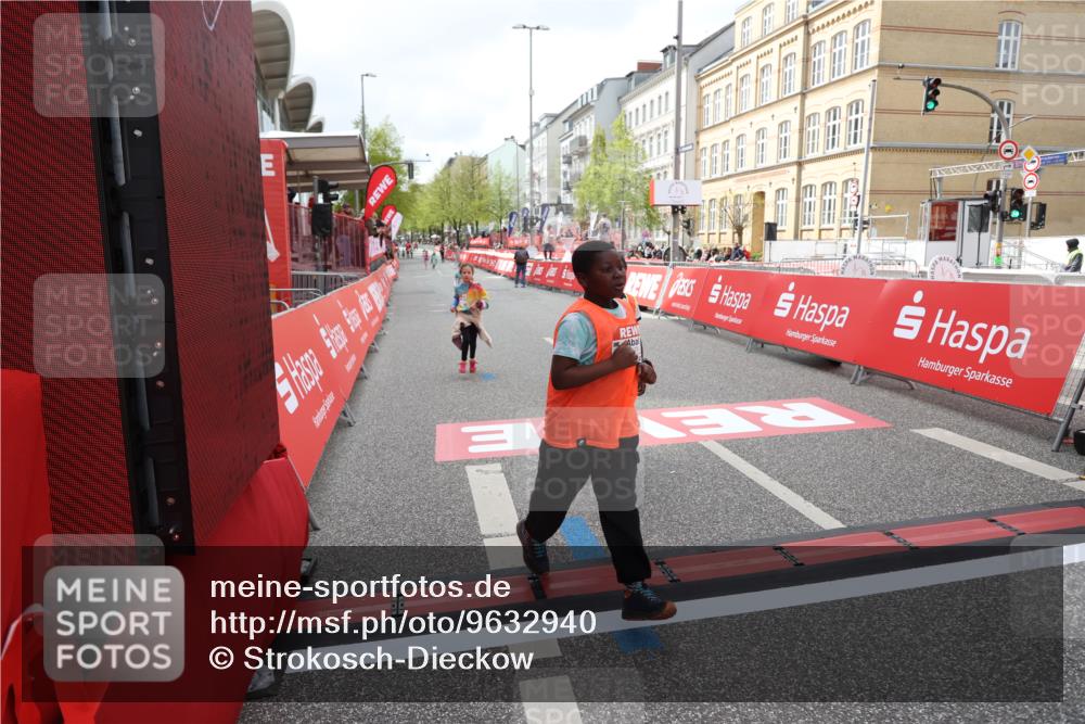 25.04.2026 - Das Zehntel Strokosch-Dieckow http://msf.ph/oto/9632940 25.04.2026 11:11:22 Ziel 7351, 7379, 7534 meine-sportfotos.de