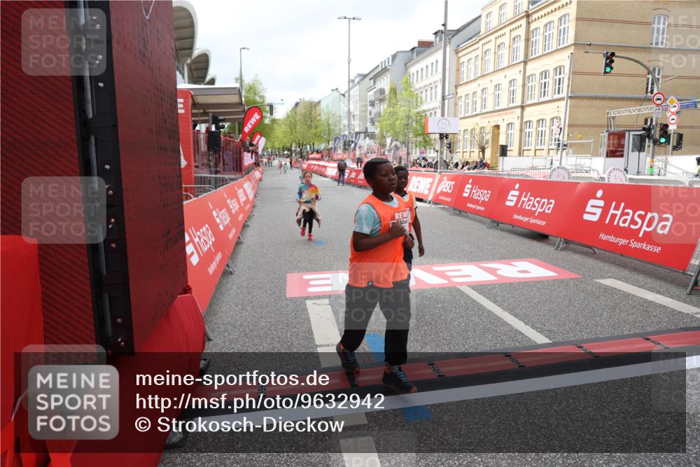 25.04.2026 - Das Zehntel Strokosch-Dieckow http://msf.ph/oto/9632942 25.04.2026 11:11:22 Ziel 7351, 7379, 7534 meine-sportfotos.de