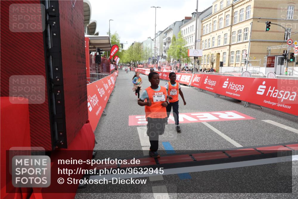 25.04.2026 - Das Zehntel Strokosch-Dieckow http://msf.ph/oto/9632945 25.04.2026 11:11:22 Ziel 7351, 7379, 7534 meine-sportfotos.de