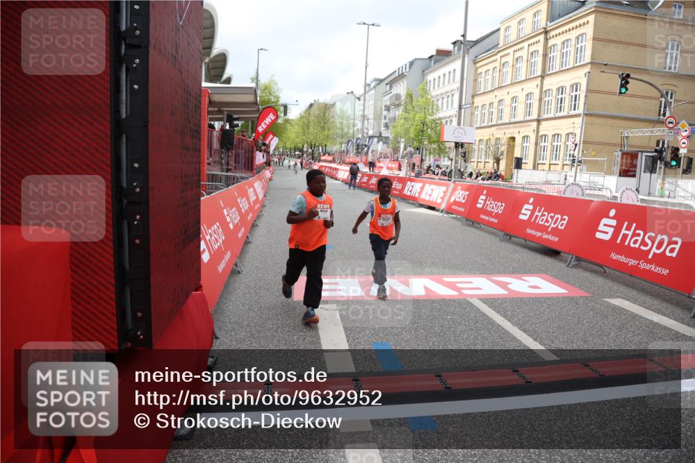 25.04.2026 - Das Zehntel Strokosch-Dieckow http://msf.ph/oto/9632952 25.04.2026 11:11:21 Ziel 7351, 7379 meine-sportfotos.de
