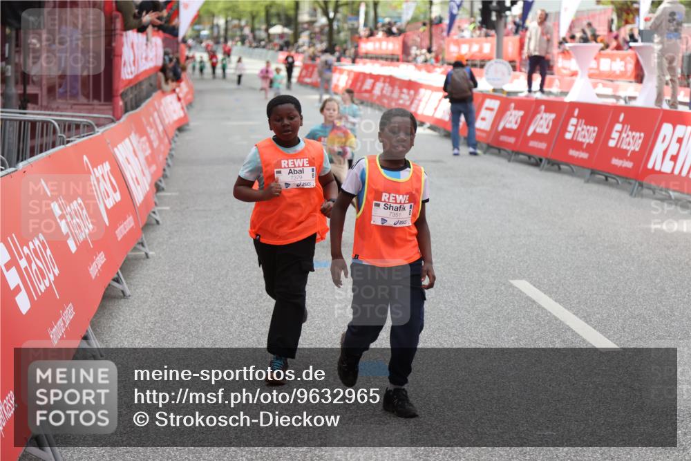 25.04.2026 - Das Zehntel Strokosch-Dieckow http://msf.ph/oto/9632965 25.04.2026 11:11:20 Ziel 7351, 7379 meine-sportfotos.de