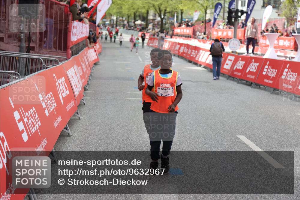 25.04.2026 - Das Zehntel Strokosch-Dieckow http://msf.ph/oto/9632967 25.04.2026 11:11:20 Ziel 7351, 7379 meine-sportfotos.de