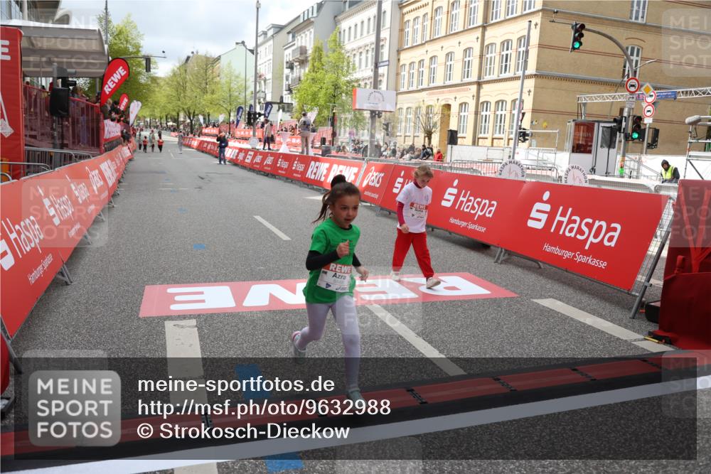 25.04.2026 - Das Zehntel Strokosch-Dieckow http://msf.ph/oto/9632988 25.04.2026 11:11:08 Ziel 5199, 5730, 5849, 5863 meine-sportfotos.de