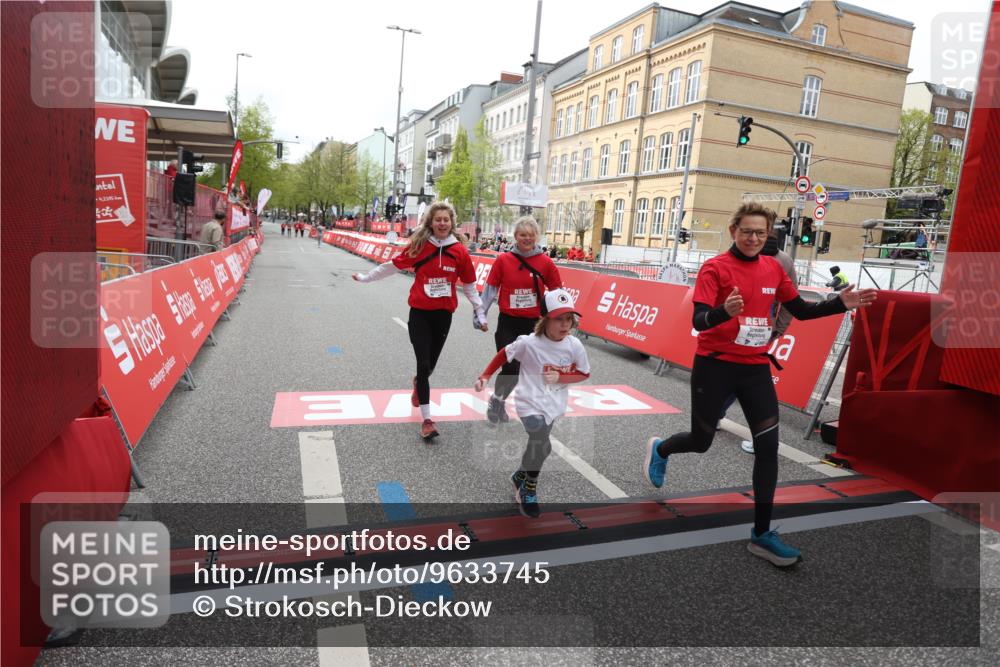 25.04.2026 - Das Zehntel Strokosch-Dieckow http://msf.ph/oto/9633745 25.04.2026 11:13:20 Ziel 5016, 5876, 5883 meine-sportfotos.de