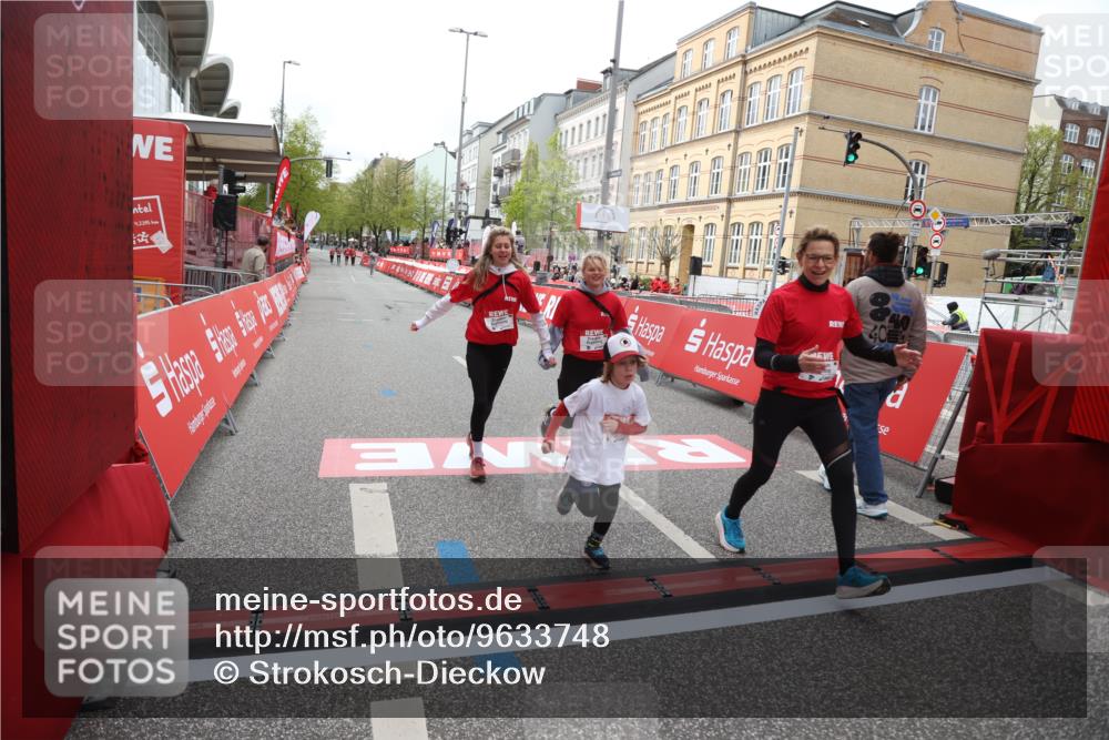 25.04.2026 - Das Zehntel Strokosch-Dieckow http://msf.ph/oto/9633748 25.04.2026 11:13:20 Ziel 5016, 5876, 5883 meine-sportfotos.de