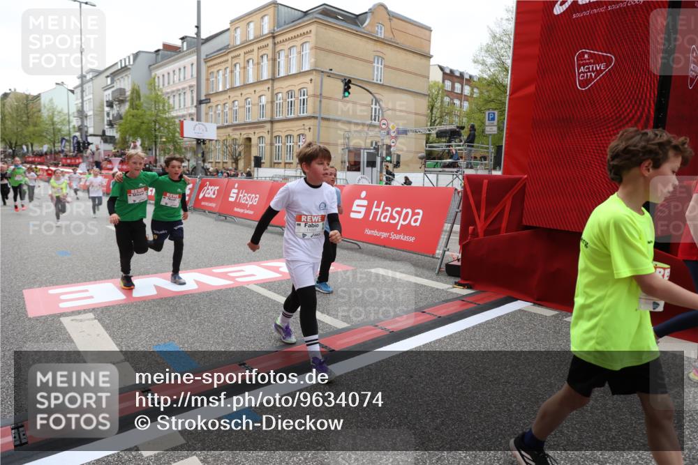 25.04.2026 - Das Zehntel Strokosch-Dieckow http://msf.ph/oto/9634074 25.04.2026 12:56:10 Ziel 10172, 10179, 10197, 10260, 10520, 10603, 10640, 10651, 10693, 10760, 10811, 10855, 10953, 11030, 11079, 11093, 11267, 11310, 11367, 11465, 11982, 12002, 12034, 12192, 12311, 12439, 13004 meine-sportfotos.de