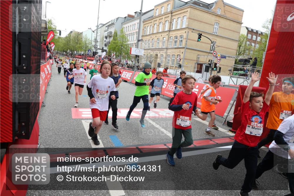 25.04.2026 - Das Zehntel Strokosch-Dieckow http://msf.ph/oto/9634381 25.04.2026 12:55:29 Ziel 10186, 10202, 10297, 10489, 10619, 10702, 10859, 10861, 11066, 11068, 11187, 11194, 11202, 11203, 11221, 11231, 11403, 11496, 11636, 11923, 11934, 11941, 11951, 11960, 11961, 11971, 12017, 12019, 12114, 12160, 12175, 12210, 12456, 12747, 12947, 12964 meine-sportfotos.de