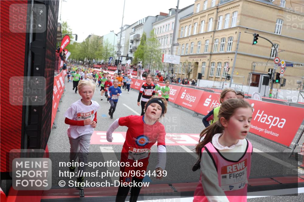 25.04.2026 - Das Zehntel Strokosch-Dieckow http://msf.ph/oto/9634439 25.04.2026 12:55:24 Ziel 10001, 10186, 10192, 10489, 10510, 10527, 11140, 11187, 11194, 11403, 11492, 11496, 11636, 11659, 11705, 11815, 11825, 11941, 11961, 12009, 12017, 12019, 12135, 12160, 12175, 12306, 12464, 12621, 12661, 12739 meine-sportfotos.de
