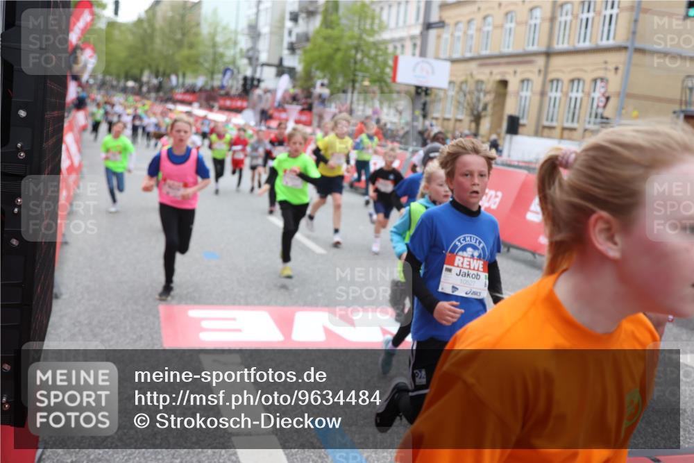 25.04.2026 - Das Zehntel Strokosch-Dieckow http://msf.ph/oto/9634484 25.04.2026 12:55:20 Ziel 10001, 10136, 10143, 10192, 10201, 10510, 10527, 10556, 10778, 11075, 11127, 11140, 11213, 11492, 11659, 11705, 11815, 11825, 12009, 12031, 12039, 12050, 12135, 12165, 12306, 12464, 12478, 12621, 12661, 12739 meine-sportfotos.de