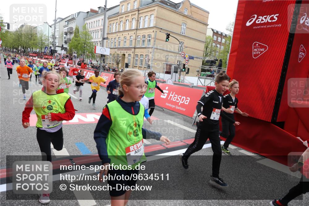 25.04.2026 - Das Zehntel Strokosch-Dieckow http://msf.ph/oto/9634511 25.04.2026 12:55:17 Ziel 10001, 10136, 10143, 10192, 10193, 10201, 10243, 10549, 10556, 10778, 10873, 11075, 11127, 11213, 11226, 11252, 11253, 11275, 11363, 11368, 11663, 11815, 11825, 12031, 12039, 12050, 12135, 12165, 12464, 12478, 12771, 12863, 12965 meine-sportfotos.de
