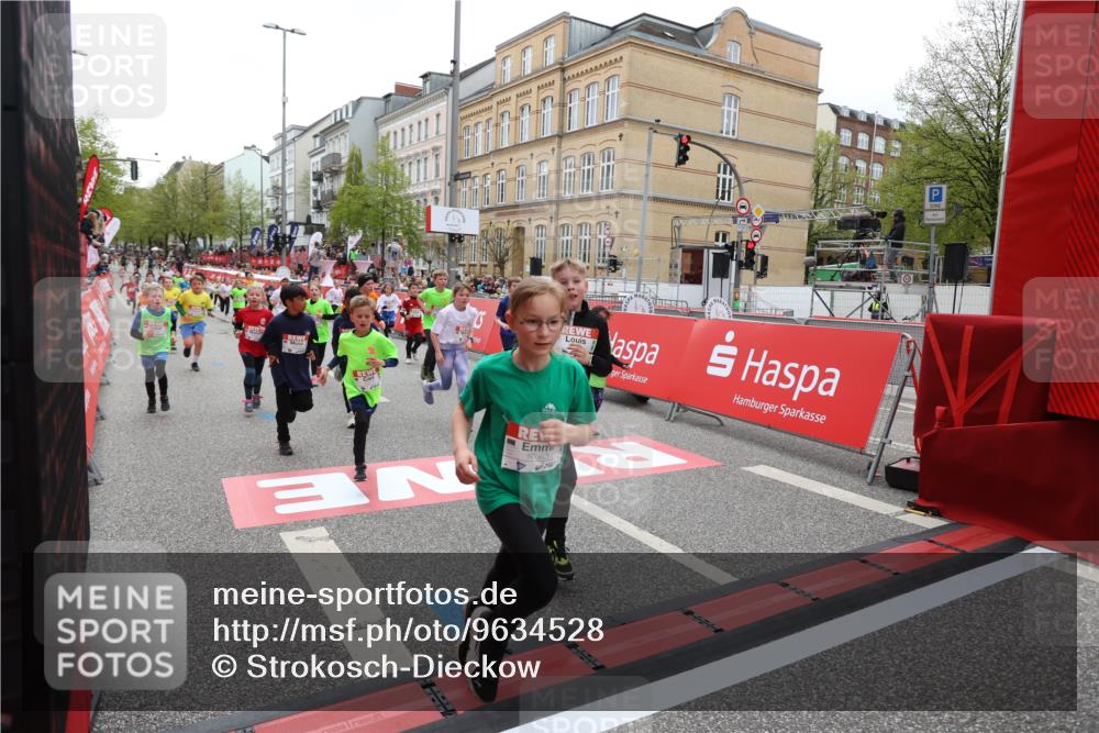 25.04.2026 - Das Zehntel Strokosch-Dieckow http://msf.ph/oto/9634528 25.04.2026 12:58:59 Ziel 10003, 10211, 10219, 10249, 10365, 10374, 10406, 10449, 10622, 10627, 10665, 10674, 10768, 10893, 10987, 11005, 11259, 11348, 11562, 11609, 11628, 11634, 11661, 11692, 11783, 11822, 11828, 11992, 11997, 12351, 12413, 12894, 12917, 12977 meine-sportfotos.de