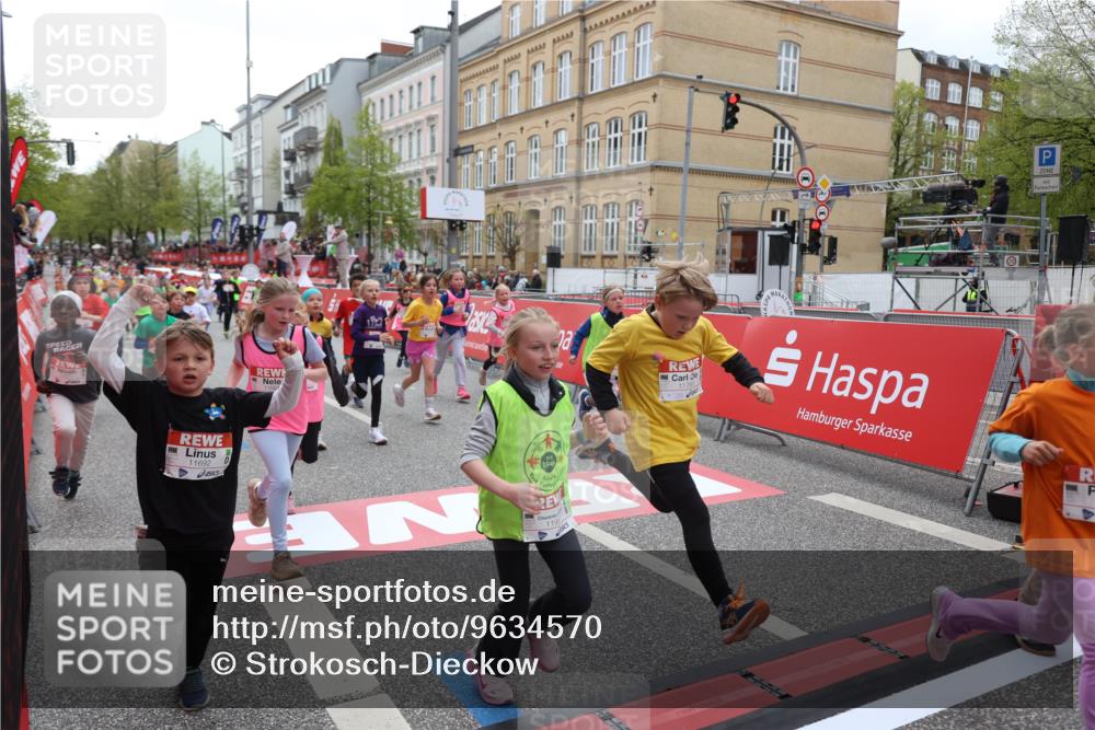 25.04.2026 - Das Zehntel Strokosch-Dieckow http://msf.ph/oto/9634570 25.04.2026 12:58:54 Ziel 10003, 10149, 10205, 10374, 10406, 10438, 10449, 10627, 10730, 10895, 10952, 10954, 10987, 11005, 11400, 11522, 11562, 11609, 11628, 11634, 11661, 11692, 11783, 11828, 11904, 11992, 11997, 12003, 12351, 12413, 12917, 12977 meine-sportfotos.de