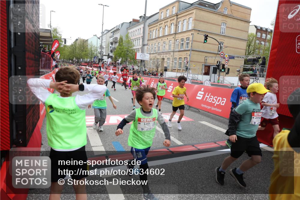 25.04.2026 - Das Zehntel Strokosch-Dieckow http://msf.ph/oto/9634602 25.04.2026 12:55:08 Ziel 10262, 10263, 10391, 10509, 10587, 10742, 10771, 10794, 10833, 10868, 10869, 11211, 11325, 11458, 11474, 11635, 11637, 11656, 11980, 12264, 12419, 12748, 12772, 12919, 12920, 12929, 12958 meine-sportfotos.de
