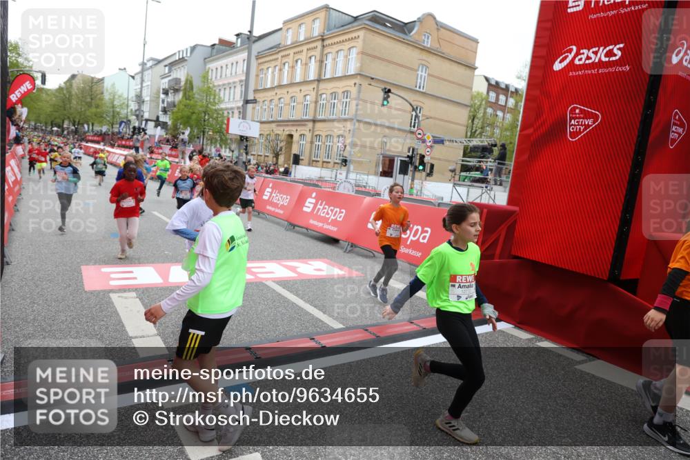 25.04.2026 - Das Zehntel Strokosch-Dieckow http://msf.ph/oto/9634655 25.04.2026 12:55:03 Ziel 10494, 10509, 10518, 10519, 10785, 10815, 10833, 10868, 10869, 10882, 11211, 11214, 11216, 11325, 11330, 11458, 11882, 12007, 12048, 12173, 12262, 12356, 12371, 12412, 12419, 12422, 12428, 12596, 12642, 12748, 12772, 12796, 12858, 12919, 12929 meine-sportfotos.de