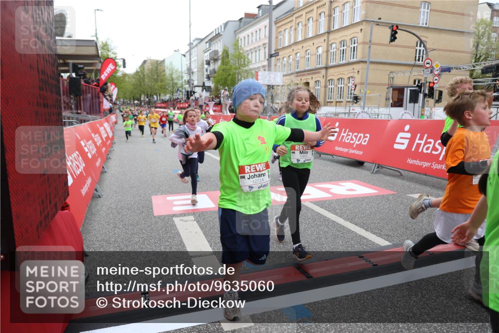 25.04.2026 - Das Zehntel Strokosch-Dieckow http://msf.ph/oto/9635060 25.04.2026 12:57:49 Ziel 10166, 10196, 10229, 10632, 10636, 10805, 10820, 10822, 10870, 10887, 11022, 11025, 11076, 11081, 11604, 11606, 11801, 11809, 11944, 11948, 11949, 11956, 11963, 12220, 12345, 12396, 12498, 12511, 12530, 12641, 12677, 12723, 12724, 12959, 12960 meine-sportfotos.de