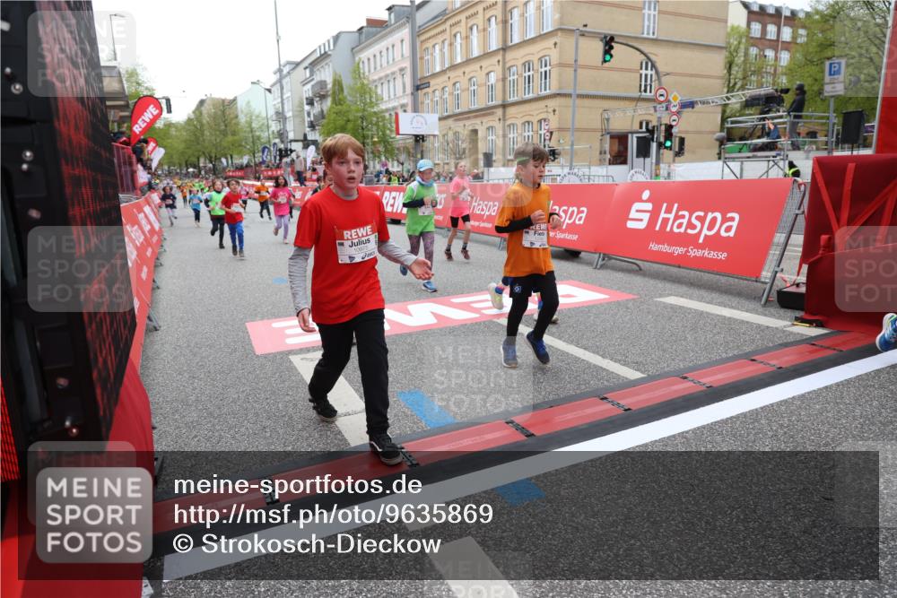 25.04.2026 - Das Zehntel Strokosch-Dieckow http://msf.ph/oto/9635869 25.04.2026 12:57:03 Ziel 10099, 10134, 10148, 10207, 10215, 10254, 10358, 10488, 10571, 10593, 10775, 10814, 10819, 10829, 10966, 10975, 11128, 11232, 11603, 11955, 11988, 12163, 12171, 12268, 12349, 12363 meine-sportfotos.de