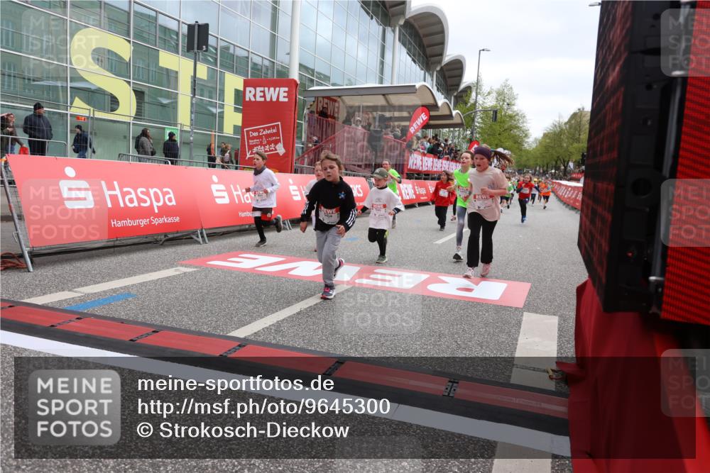 25.04.2026 - Das Zehntel Strokosch-Dieckow http://msf.ph/oto/9645300 25.04.2026 13:03:51 Ziel 10153, 10154, 10156, 10159, 10275, 10276, 10685, 10701, 10703, 10853, 10993, 11183, 11215, 11217, 11248, 11251, 11396, 11437, 11681, 11784, 11805, 11816, 12104, 12106, 12279, 12595, 12600, 12850, 12937 meine-sportfotos.de