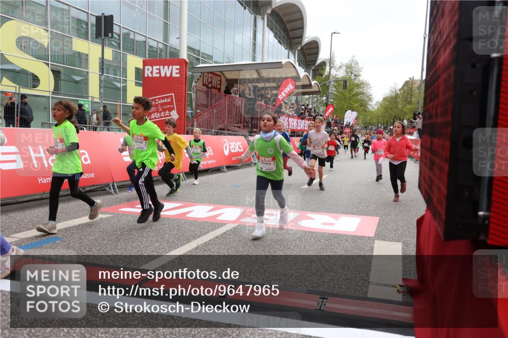 25.04.2026 - Das Zehntel Strokosch-Dieckow http://msf.ph/oto/9647965 25.04.2026 13:01:45 Ziel 10058, 10108, 10110, 10141, 10458, 10713, 10714, 10733, 10739, 10762, 10765, 11088, 11446, 11473, 11587, 11775, 11798, 11817, 12110, 12183, 12236, 12242, 12312, 12340, 12454, 12612, 12634, 12694, 12704, 12990 meine-sportfotos.de