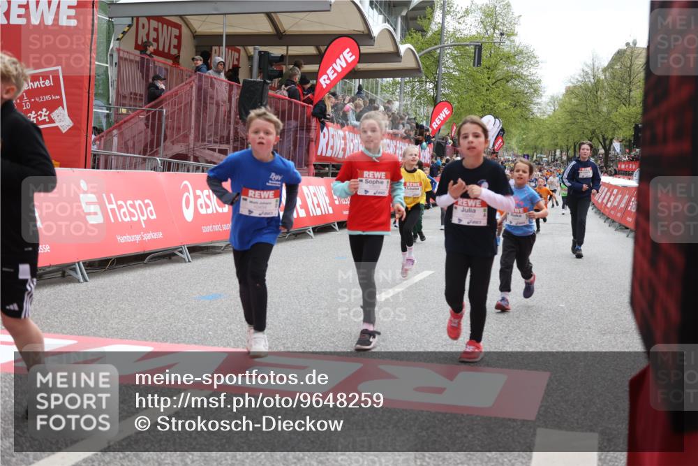 25.04.2026 - Das Zehntel Strokosch-Dieckow http://msf.ph/oto/9648259 25.04.2026 13:01:34 Ziel 10086, 10242, 10415, 10434, 10441, 10507, 10525, 10526, 10563, 10599, 10606, 10611, 10919, 10929, 11263, 11515, 11619, 11885, 12247, 12767, 12769, 12986 meine-sportfotos.de