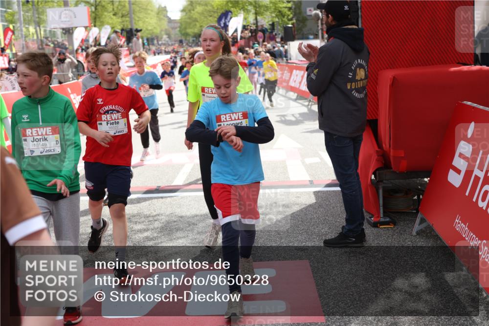 25.04.2026 - Das Zehntel Strokosch-Dieckow http://msf.ph/oto/9650328 25.04.2026 14:56:04 Ziel 15055, 15150, 15243, 15414, 15498, 15530, 15572, 15685, 15867, 15951, 16008, 16117, 16123, 16266, 16295, 16469, 16522, 16581, 16585, 16599, 16608, 17014, 17060, 17089, 17211, 17212, 17223, 17428, 17434, 18188 meine-sportfotos.de