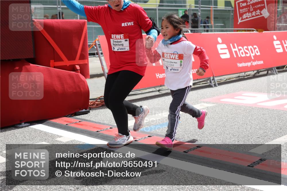 25.04.2026 - Das Zehntel Strokosch-Dieckow http://msf.ph/oto/9650491 25.04.2026 13:13:43 Ziel 11044, 11384 meine-sportfotos.de
