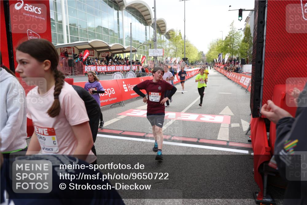 25.04.2026 - Das Zehntel Strokosch-Dieckow http://msf.ph/oto/9650722 25.04.2026 14:53:49 Ziel 15037, 15065, 15200, 15318, 15425, 15438, 15445, 15496, 15499, 15610, 15843, 15846, 15972, 16294, 16356, 16365, 16655, 16791, 16858, 16890, 16916, 17632, 17952, 17953, 18016 meine-sportfotos.de